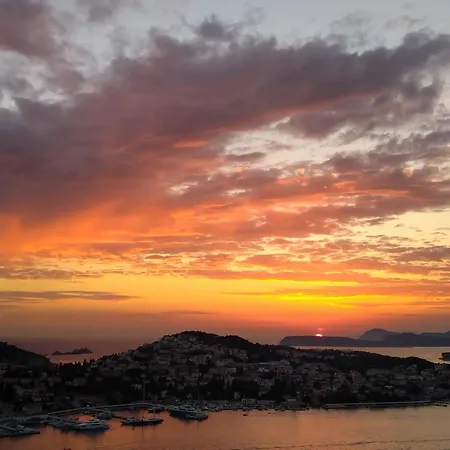 Anela With Large Common Tarrace And Beautiful Sea View