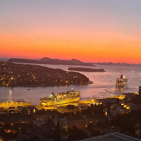 Anela With Large Common Tarrace And Beautiful Sea View بيت ضيافة 3*